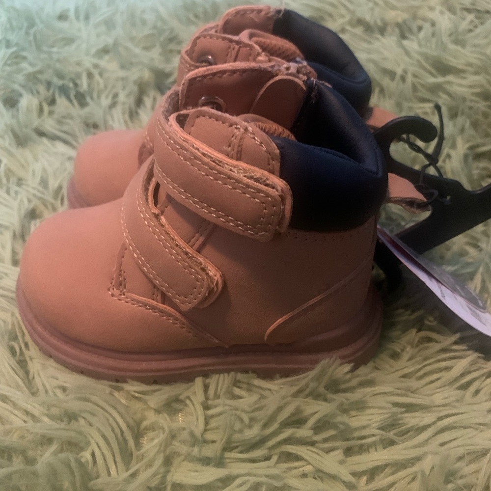 Toddler boots size 4